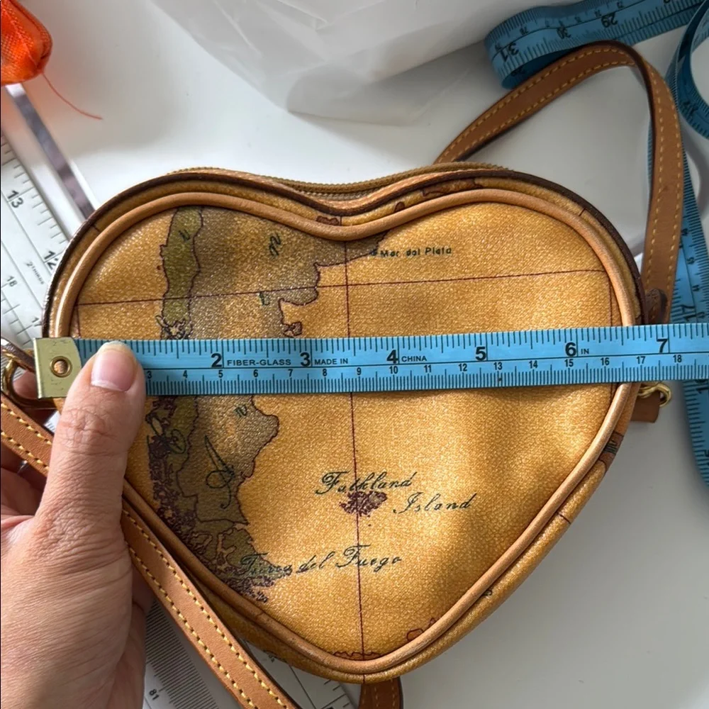 Vintage rare Alviero martini Heart-Shaped Map Print Crossbody Bag - Picture 8 of 9